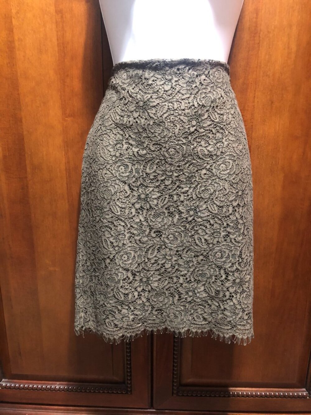Banana Republic Olive Green Lace Pencil Skirt Size 2 Scalloped Hem